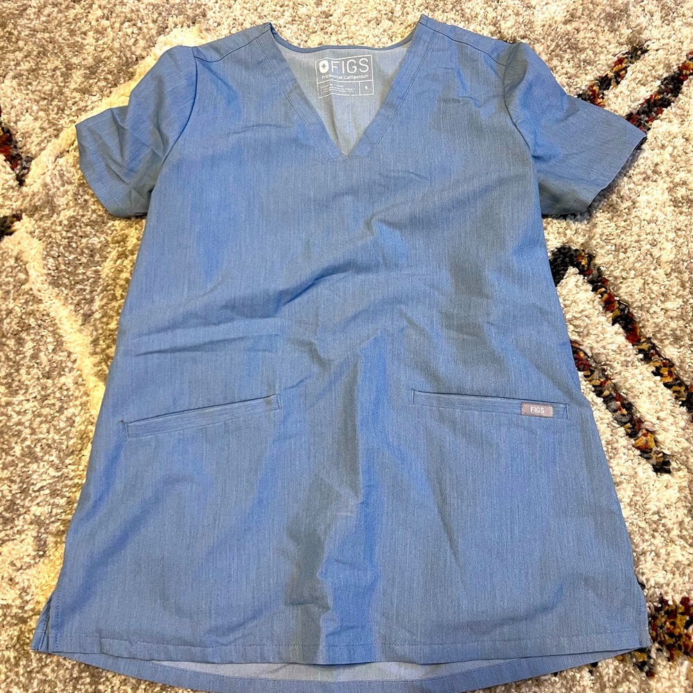Figs Casma 3 pocket scrub top (bottoms also available in shop).